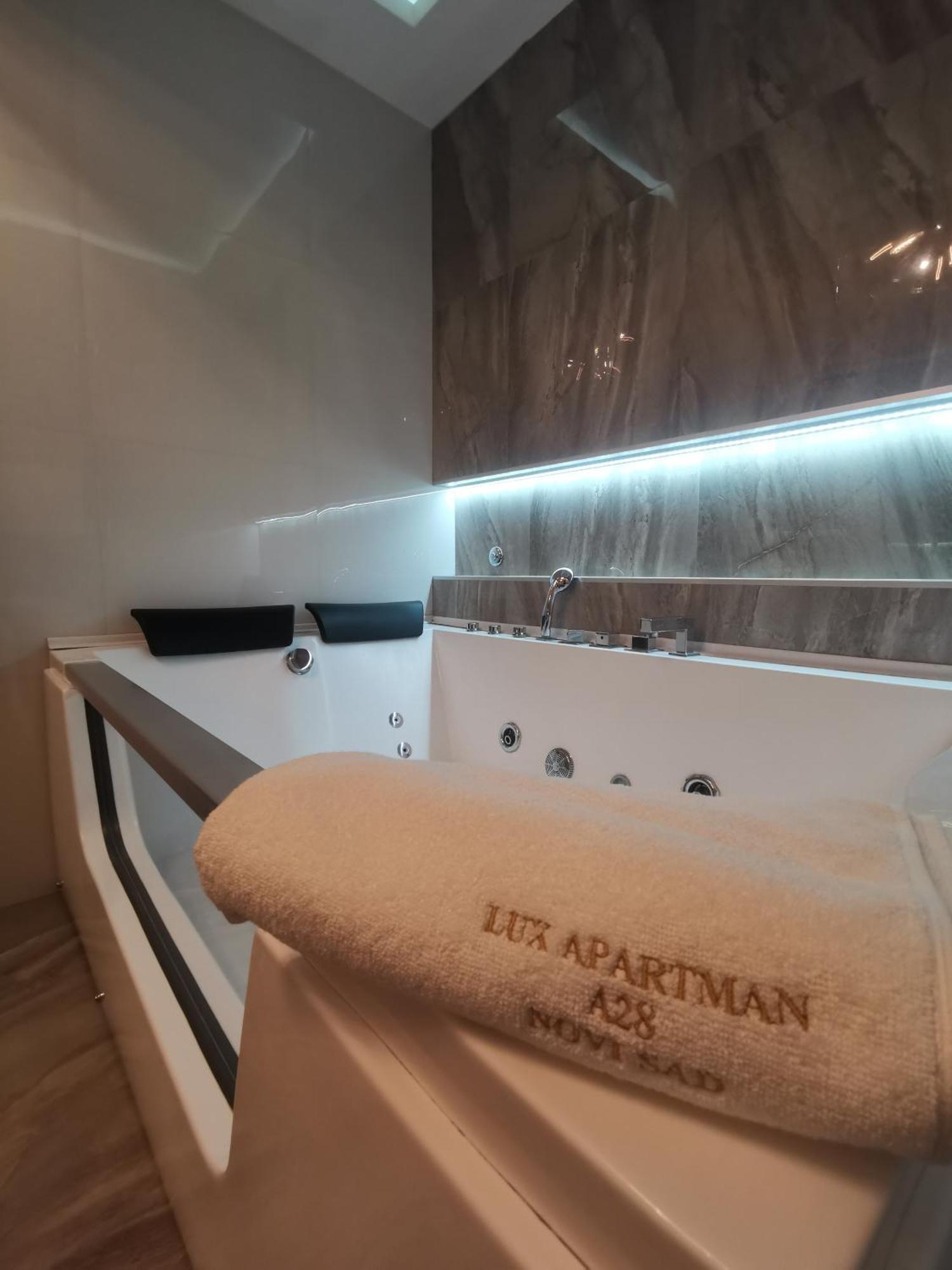 ノヴィ・サドLux A28アパートメント エクステリア 写真